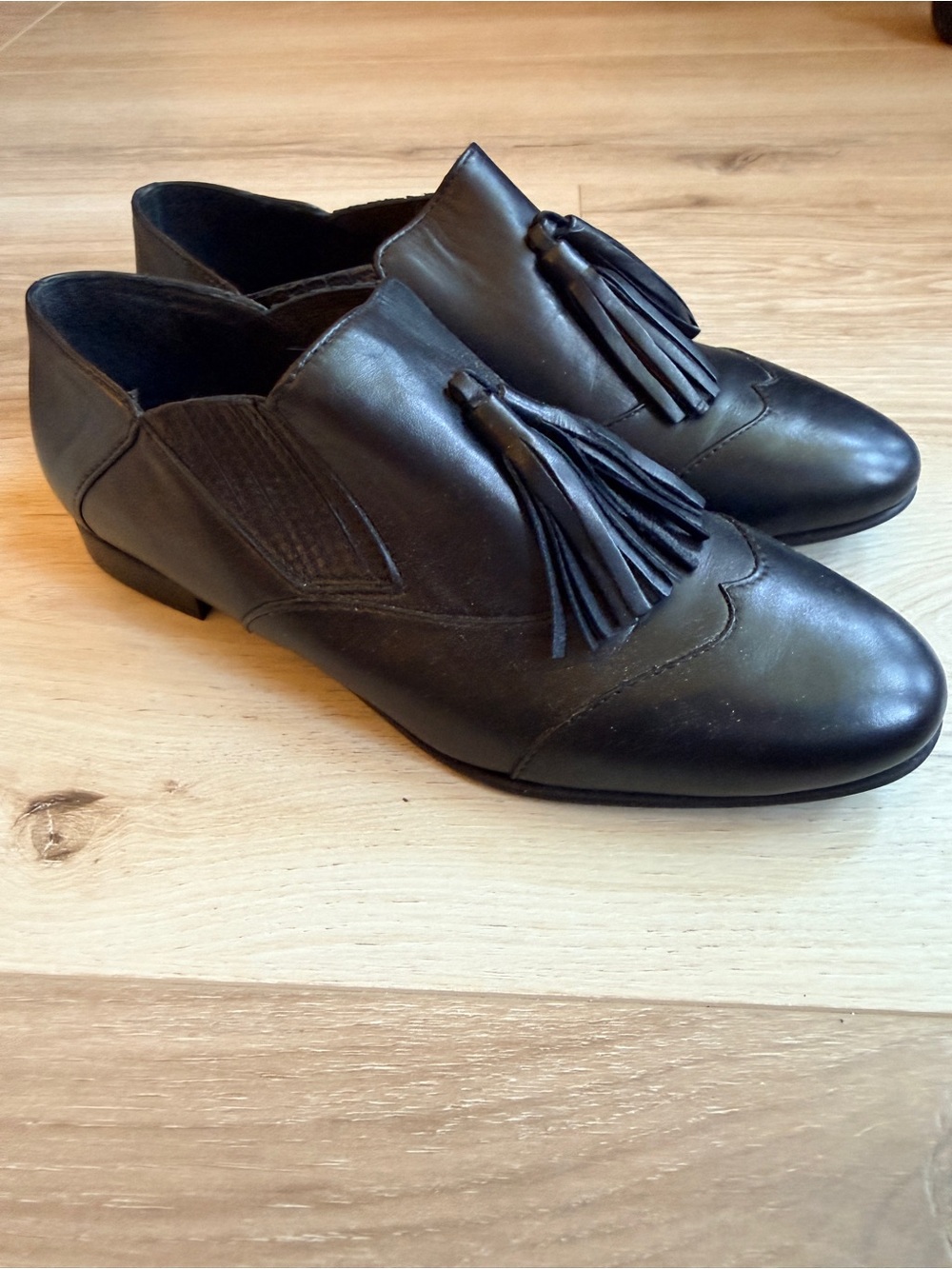 Charles David Black Tassel Leather Loafers with box